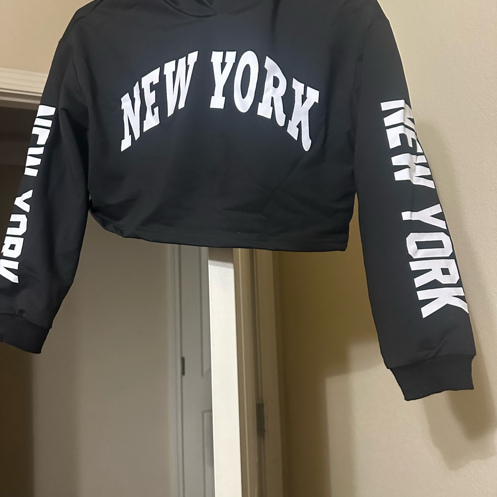Black New York Cropped Hoodie
